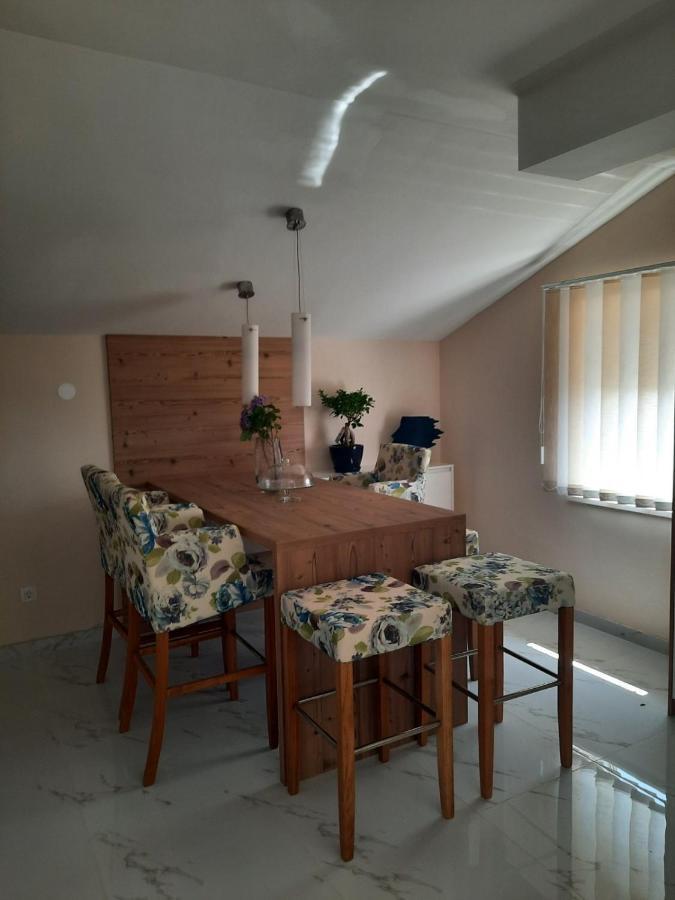 קסטב Andrea, Premium Three Bedroom Apartment, Entire Floor מראה חיצוני תמונה