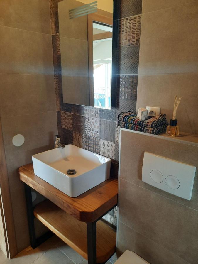 קסטב Andrea, Premium Three Bedroom Apartment, Entire Floor מראה חיצוני תמונה