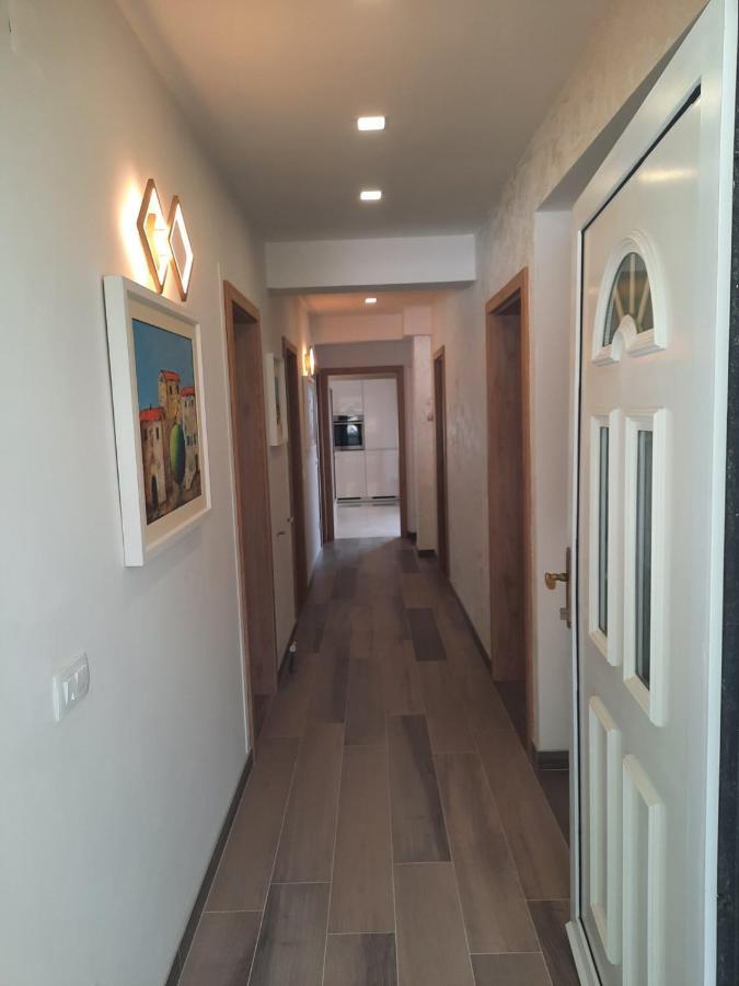 קסטב Andrea, Premium Three Bedroom Apartment, Entire Floor מראה חיצוני תמונה